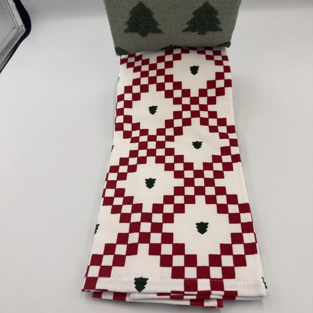 NWT St. Nicholas Red & Green Christmas Trees Kitchen Towels, 2 Pack Hand Towels